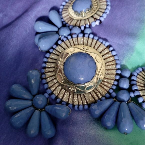 ZAD Periwinkle Bead Medallion Bib Statement Necklace 💙 - Picture 2 of 3